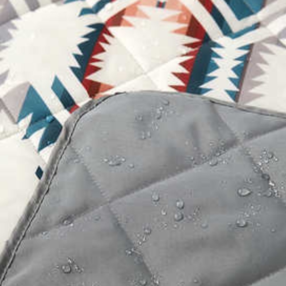 Pendleton Outdoor Blanket - Picture 4 of 8